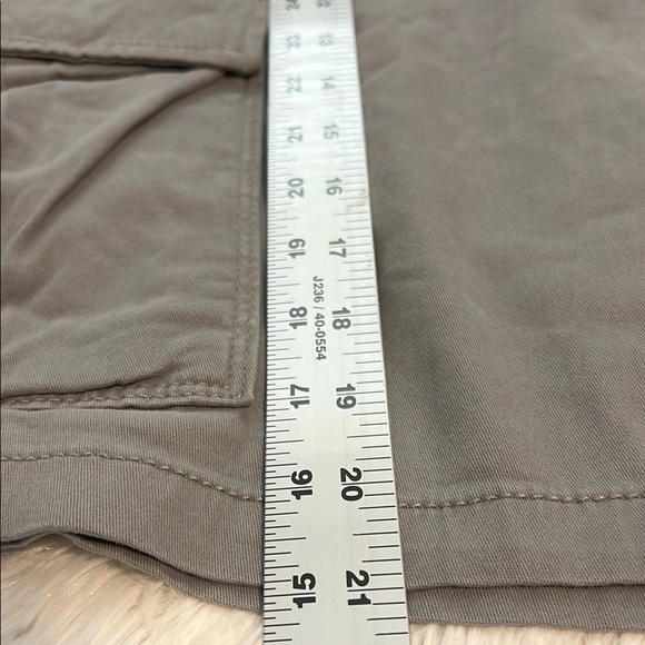 Wrangler Relaxed Fit Men's Gray Cargo Shorts - Picture 7 of 7